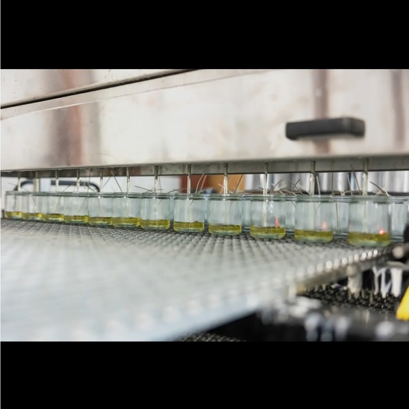 BOOK SHOP .. Small batch fragrance oil candle 8oz - Picture 4 of 7